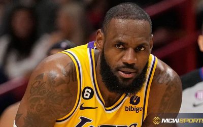 Following Anthony Davis, LeBron James Carries LA Lakers Alone