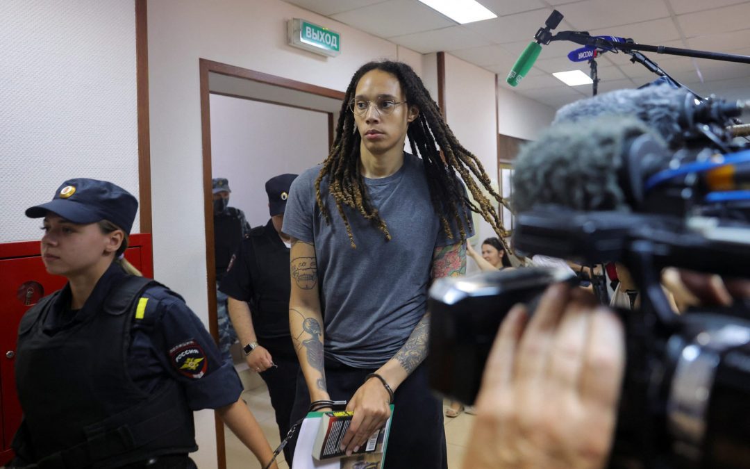 Brittney Griner signs deal to return to Phoenix Mercury; Diana Taurasi stays 