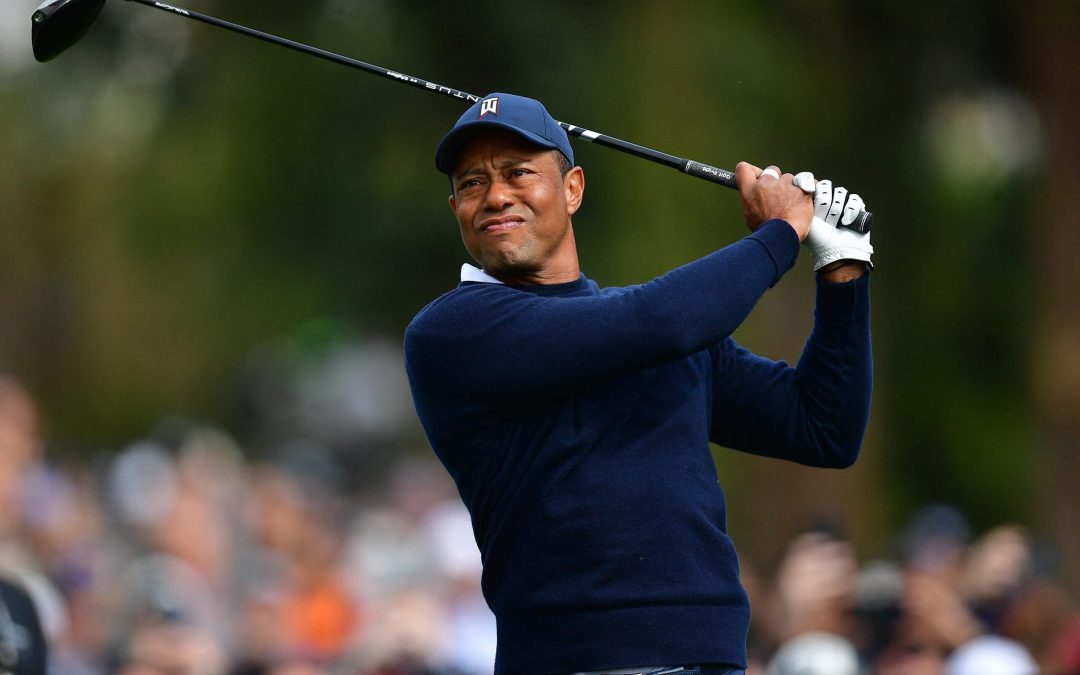 Tiger Woods apologizes for tampon prank, poised to make cut