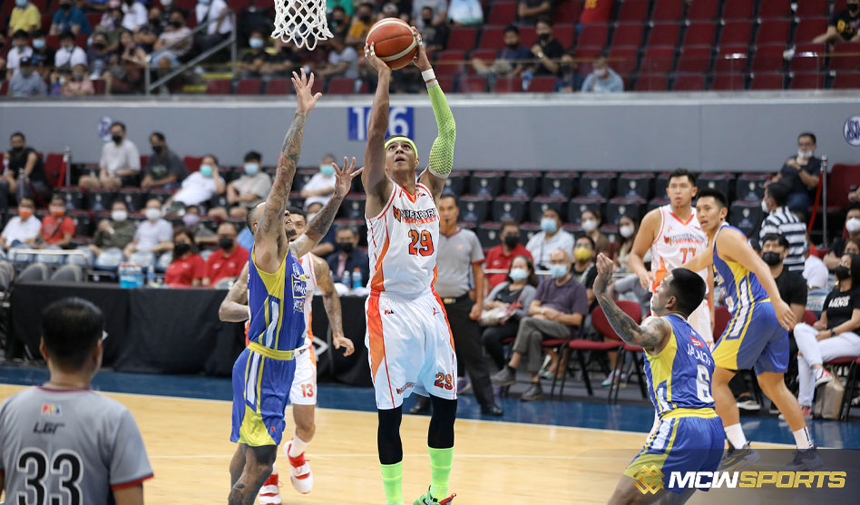 Arwind Santos joins Pampanga in time for the MPBL playoff run by Giant Lanterns