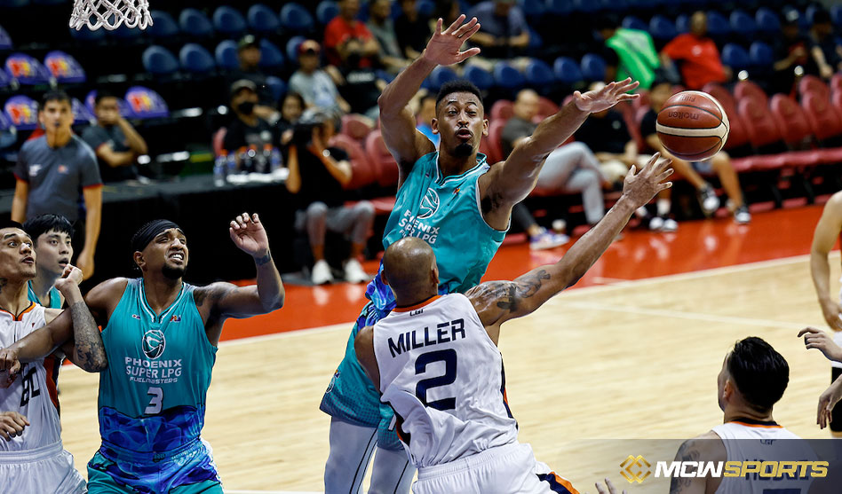 PBA: Why Phoenix is a perfect fit for Johnathan Williams? If the PBA's height requirement is changed, Dwight Howard hopes to play