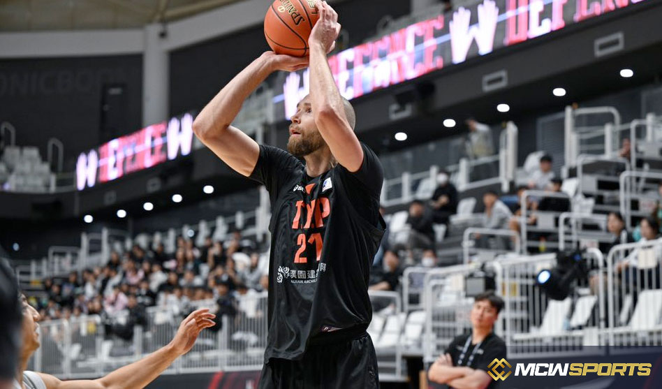 Alec Brown of Taoyuan scored 27 points and pulled down nine rebounds to lead the Pilots